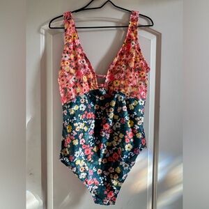 Women’s XL one piece floral swim suit